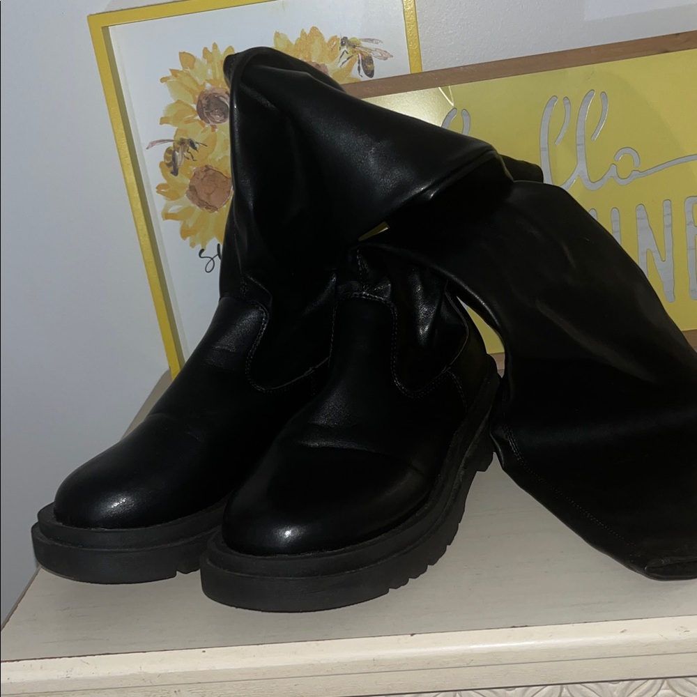 Fitted Black Leather Knee-High Boots